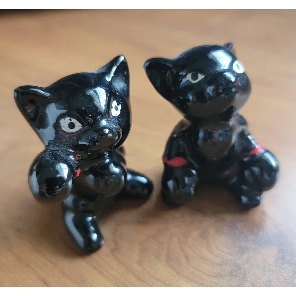 Vintage Salt or Pepper Shaker Boxing Cat Kitten Decoration Japan Black Clay - Picture 1 of 10